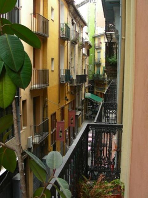 Hostal El Cid Valencia Exterior photo
