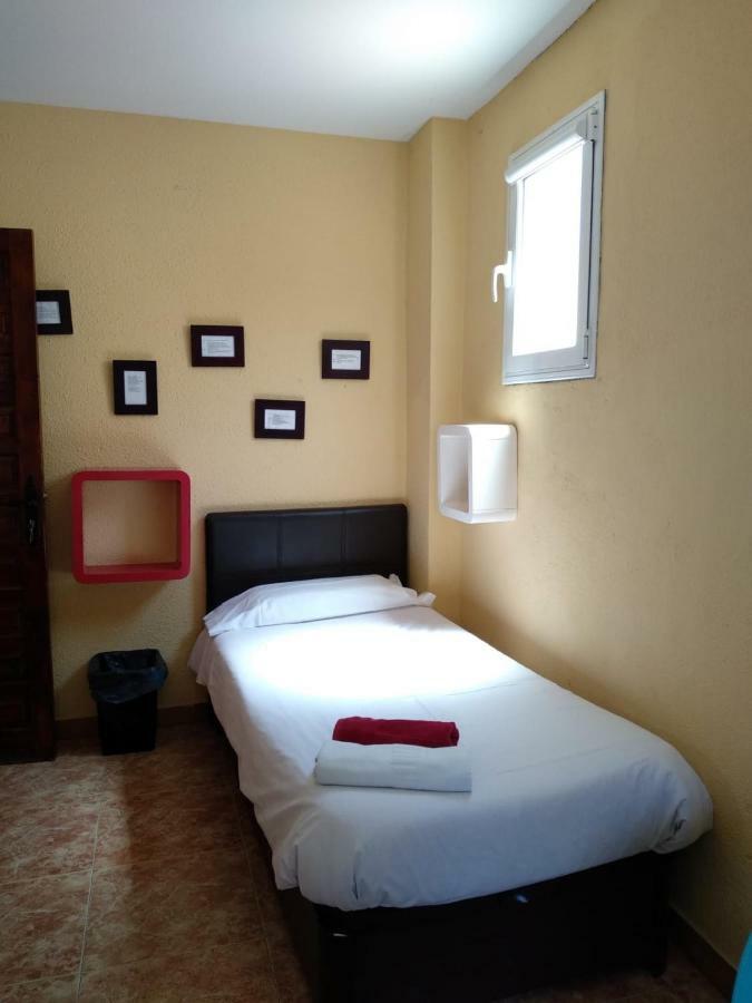 Hostal El Cid Valencia Exterior photo