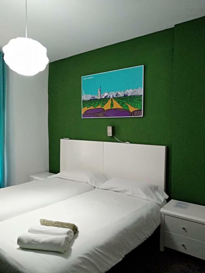 Hostal El Cid Valencia Exterior photo